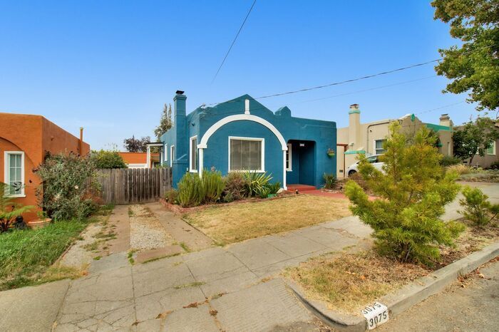 Primary Photo - Cute Bungalow with Workshop in Upper Dimon...