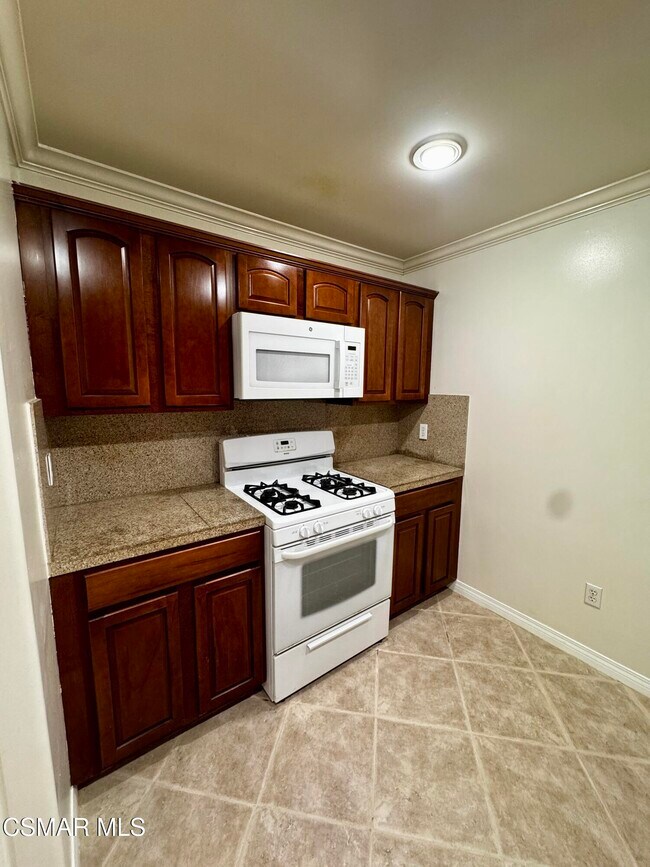 Foto del edificio - 13525 Vanowen St