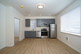 Building Photo - 4343 S Alder St