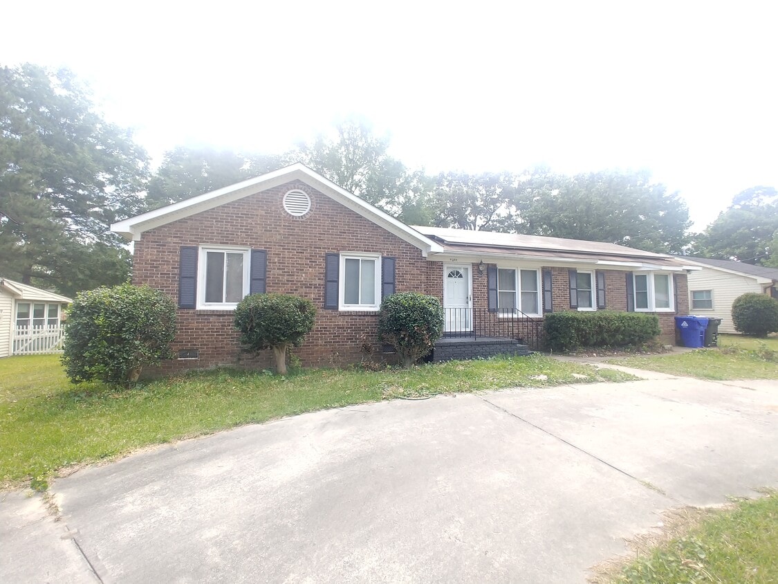 7674 Kings Grant Ln, North Charleston, SC 29420 House Rental in North