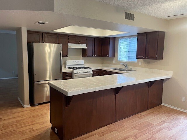 Foto del edificio - 2825 Swallow Point Cir