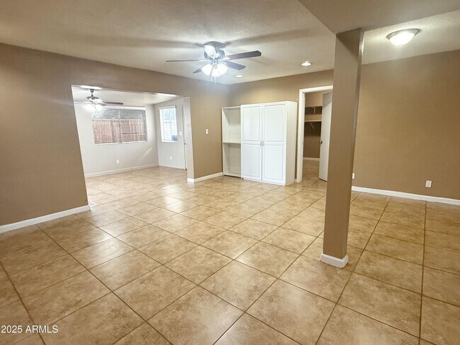 Foto del edificio - 348 E 8th Dr