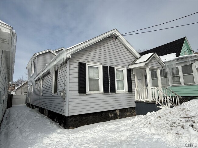 Building Photo - 135 Culbert St