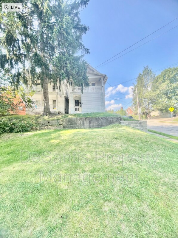 Building Photo - 833 Greensburgh Pike