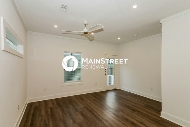 Building Photo - 3 Bedroom Pet-Friendly Home in Houston, TX with Main Street Renewal