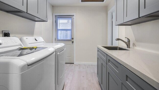 Foto del edificio - 2292 Addison Ave