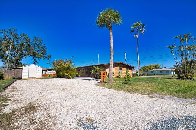Foto del edificio - Annual Unfurnished 2-Bedroom 2-Bathroom wi...