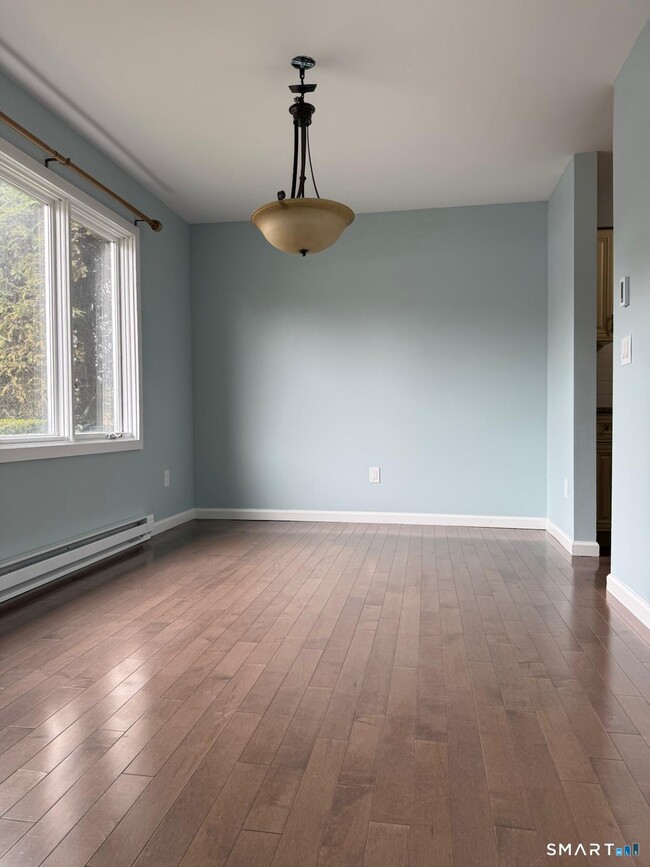 Building Photo - 19 Twin Oaks