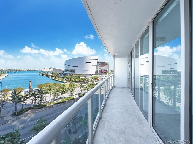 Foto del edificio - 888 Biscayne Blvd
