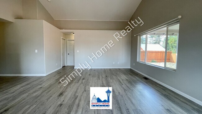 Foto del edificio - Welcome home to this charming 3 bedroom, 2 bathroom home in the heart of Yelm!