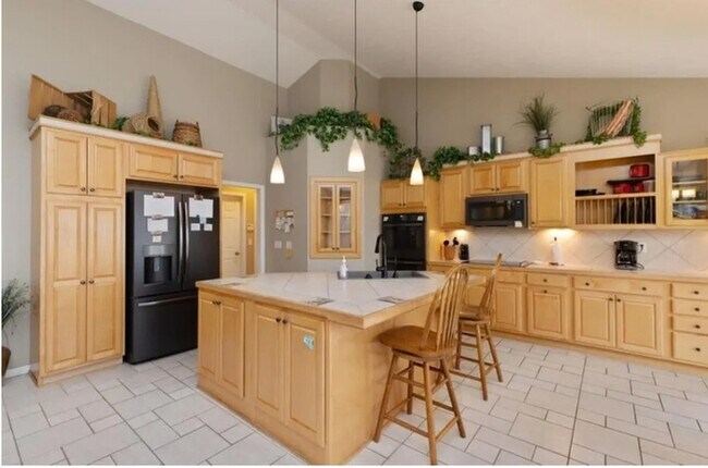 Building Photo - 4 bed, 4 bath Single Family Home FOR RENT