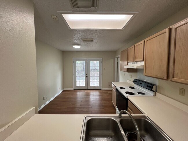 Foto del edificio - 4922 Hilltop Field Dr