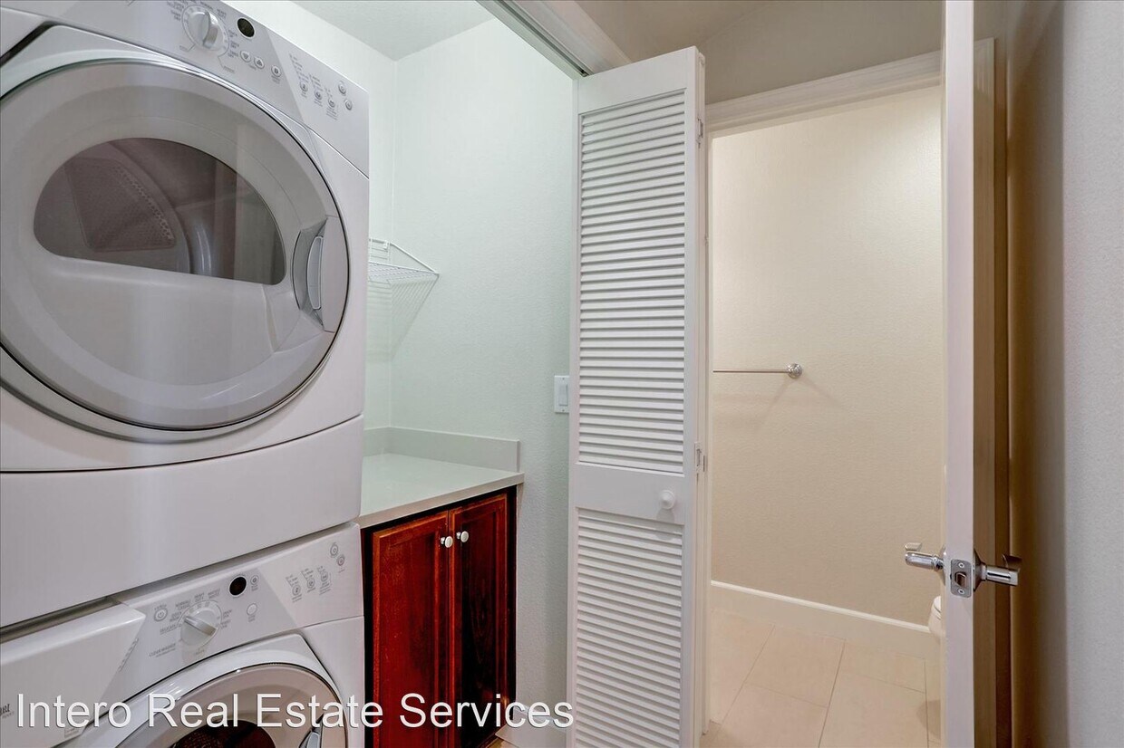 Foto principal - 2 br, 2.5 bath House - 1922 Hillebrant Place