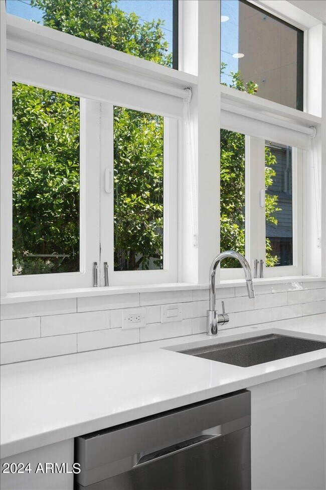 Foto del edificio - 825 3rd Ave