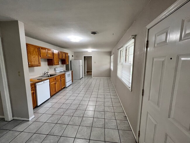 Foto del edificio - Updated 4 Bed, Across from KSU! Available ...