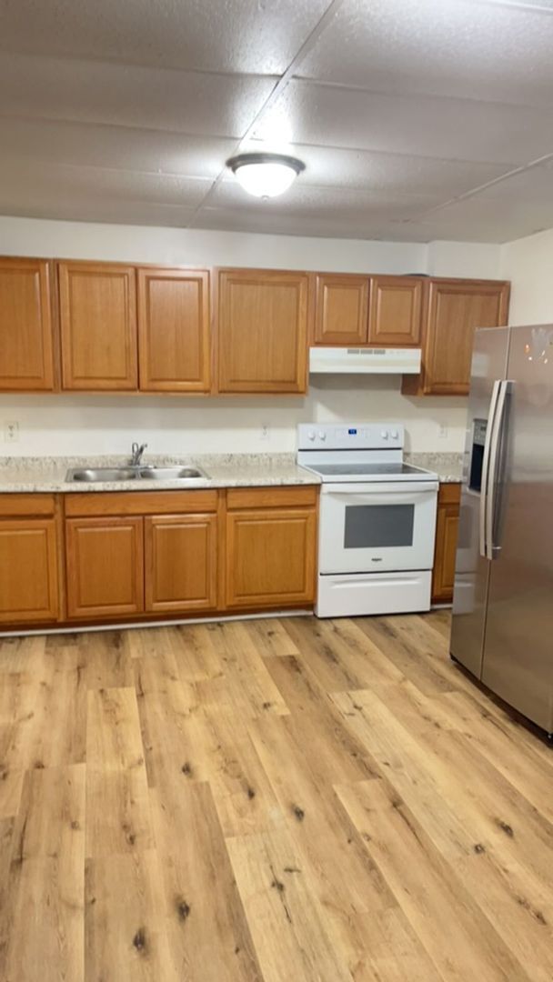 Building Photo - Spacious 5 Bedroom 1 Bath House, Parking-Y...