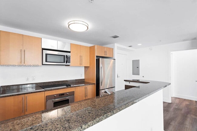 Building Photo - 300 S Biscayne Blvd