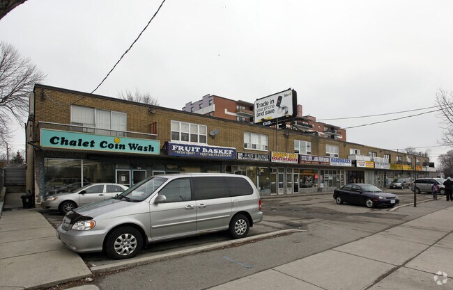 Photo principale - 3262-3302 W Lake Shore Blvd