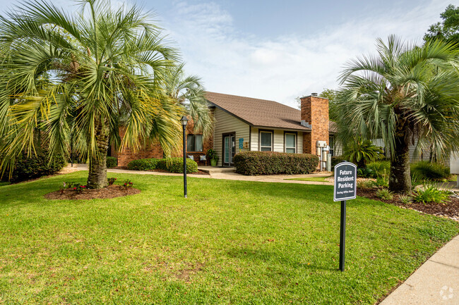 Building Photo - Tanglewood Luxury Apartments