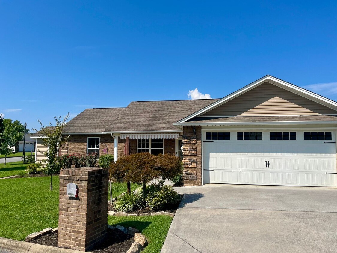 Primary Photo - Quiet Neighborhood Charm with Everyday Con...