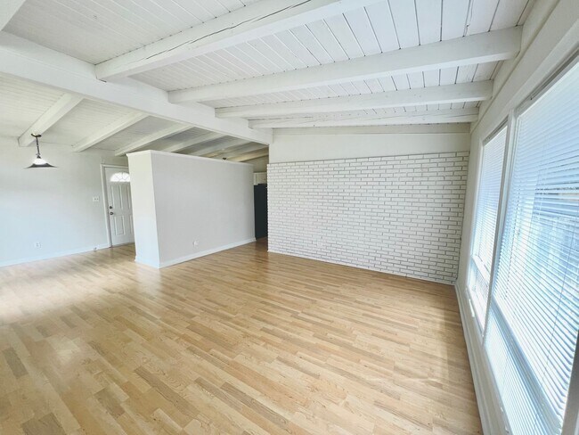Building Photo - 3325 Sargeant Dr