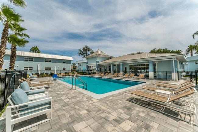 Building Photo - Surf Apartments