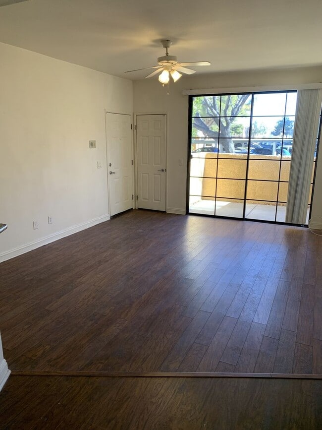 Building Photo - Beautiful one bedroom first floor condo!
