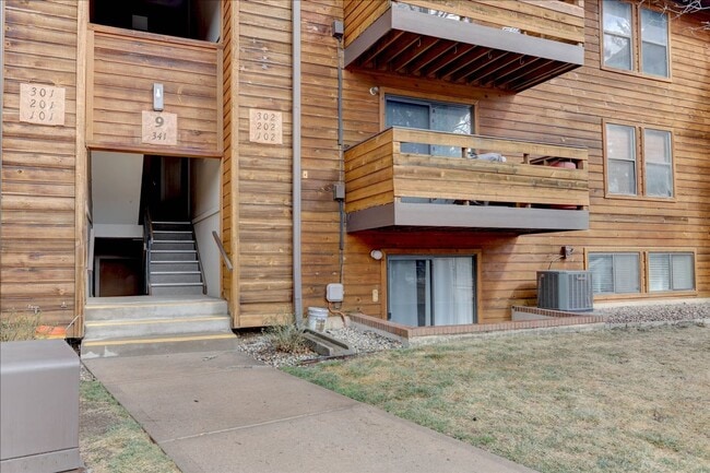 Photo - Comfy 2b/2ba with Outdoor Pool! Apartment