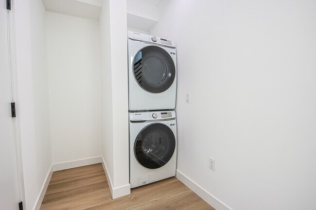 Building Photo - 11443 Hatteras St