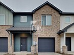 Foto principal - Beautiful Townhome: 3 Bed/2.5 Bath located...