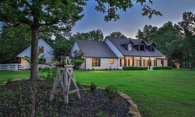 Building Photo - 37823 Clubhouse Lane