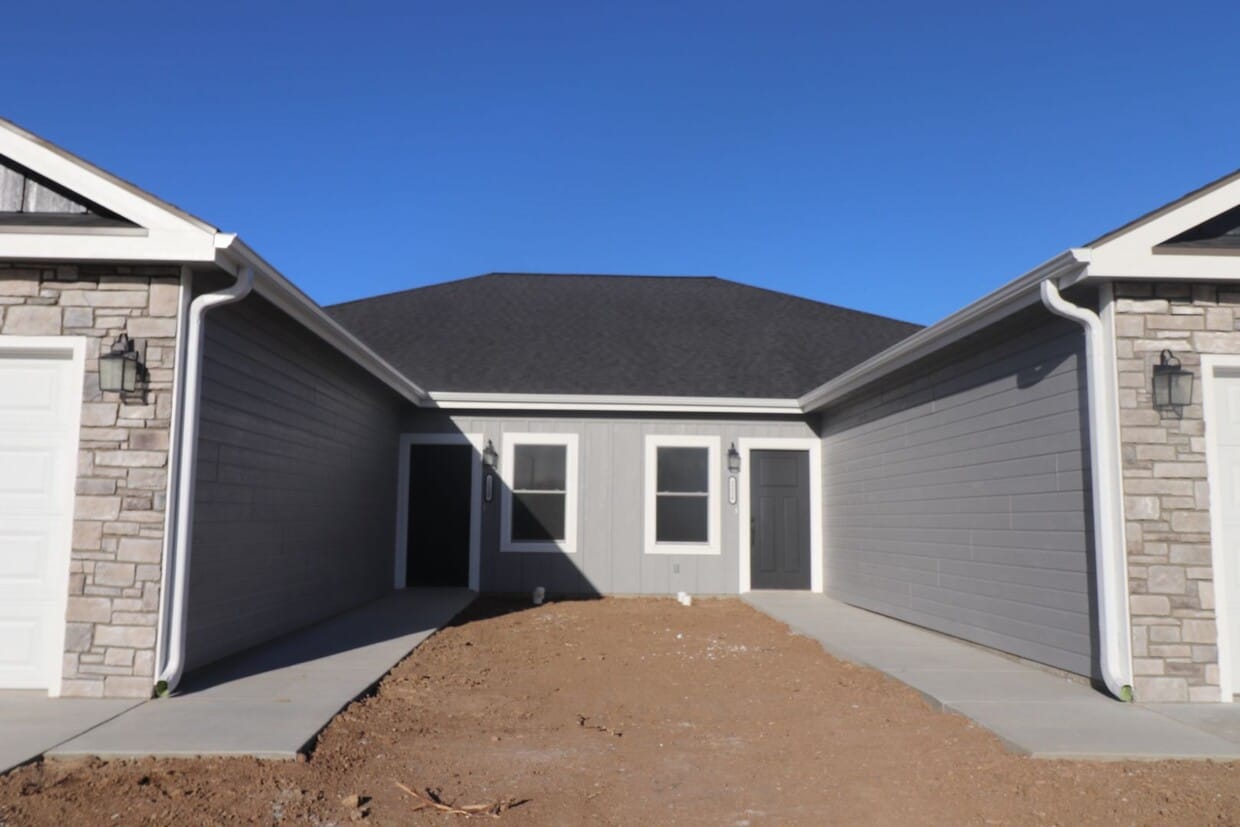 Primary Photo - Newer Home ready for rent!