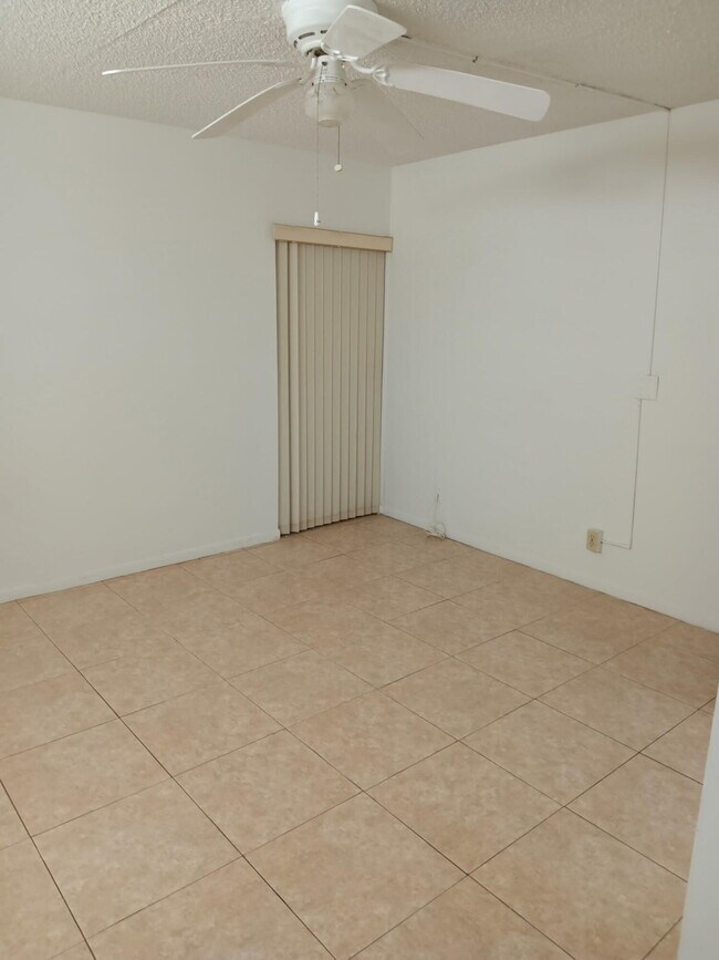 Foto del edificio - 618 NW 13th St