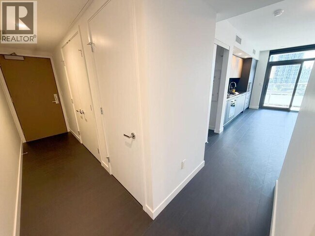 Photo du bâtiment - 6608 Sussex Ave