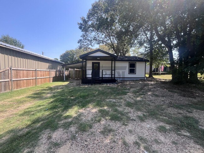 Foto del edificio - Beautifully updated 3-bedroom, 2-bath home