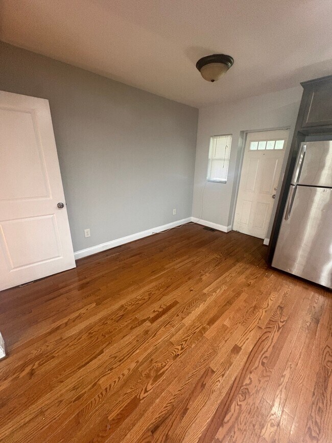 Foto del edificio - 2812 Oswego Ave