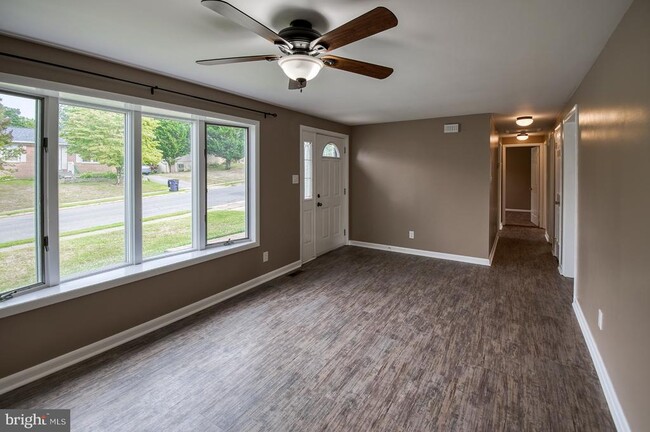 Building Photo - 218 Wintergreen Ln