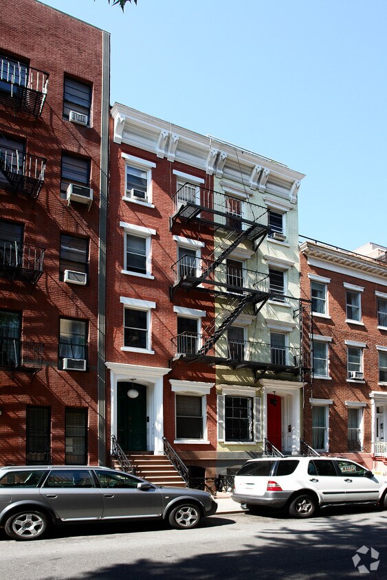 Building Photo - 136 W 15th St