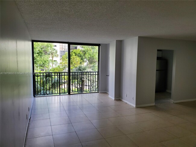 Foto del edificio - 17011 N Bay Rd