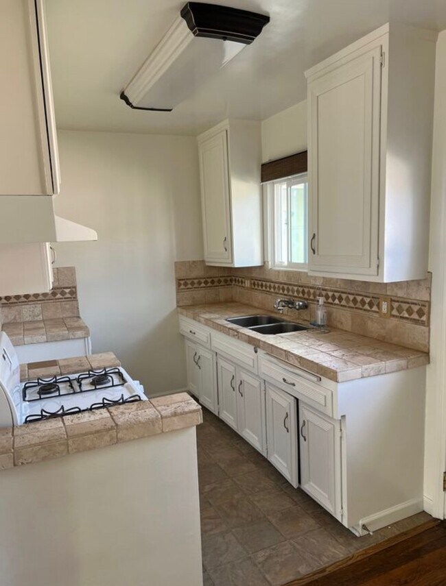 Foto del edificio - 2544 N Buena Vista St