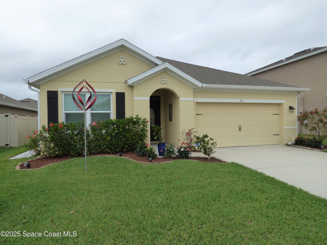 Primary Photo - 965 Newton Cir
