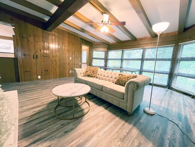 Foto del edificio - 3923 Bluestone Rd