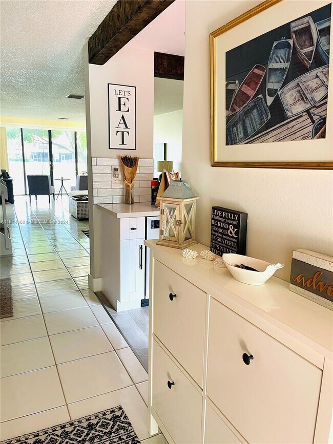 Foto del edificio - 3963 Cocoplum Cir