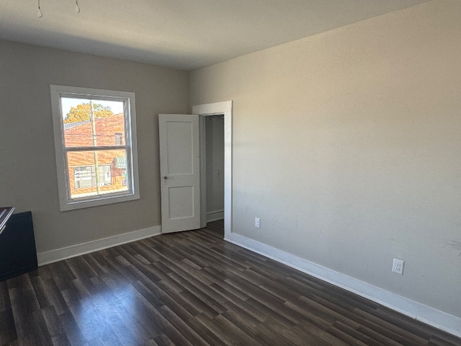 Building Photo - 385 Church St N