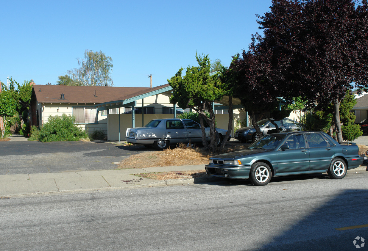 Building Photo - 1327 Kingfisher Way