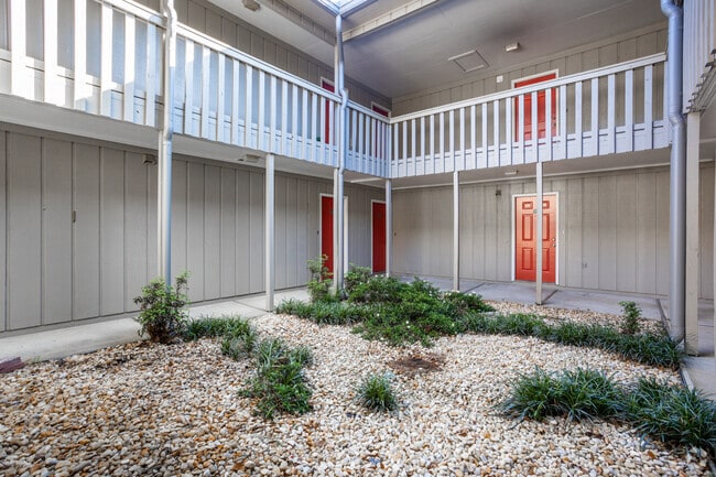 C Building Courtyard - Northcreek