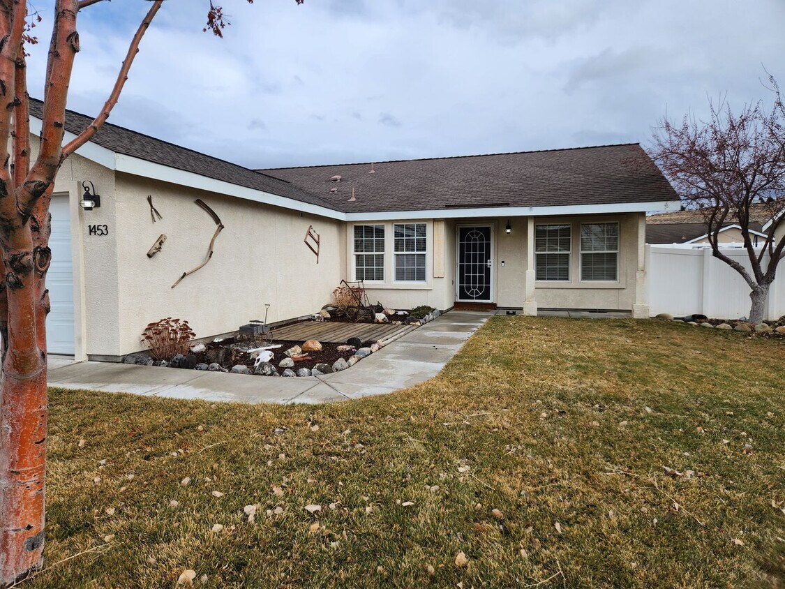 Primary Photo - Beautiful Fernley home