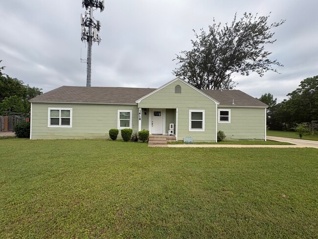 Building Photo - 1618 Bruce Dr