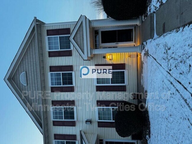 Building Photo - 1033 Traditions Ct