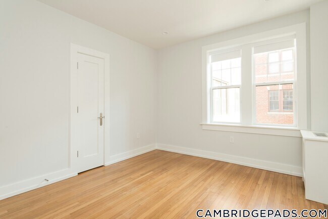 Building Photo - 17a Forest St